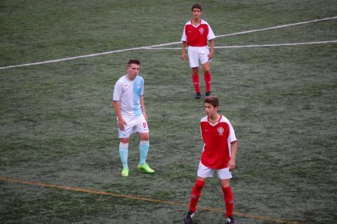 Lance del partido que enfrentó en el Sergas a Compos y un Calasanz superior Lance del partido que enfrentó en el Sergas a Compos y un Calasanz superior