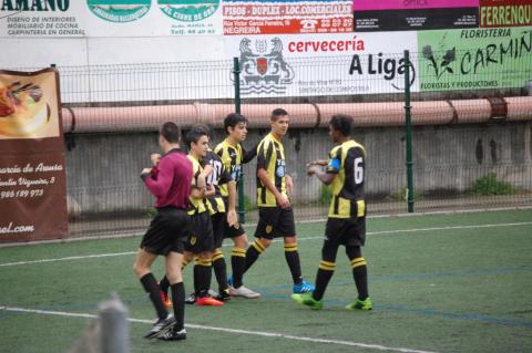 El Bertamiráns celebra el gol que abría el marcador contra el Ural